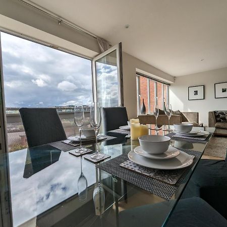 Quayside Apartment With Riverside Views & Parking 泰恩河畔纽卡斯尔 外观 照片