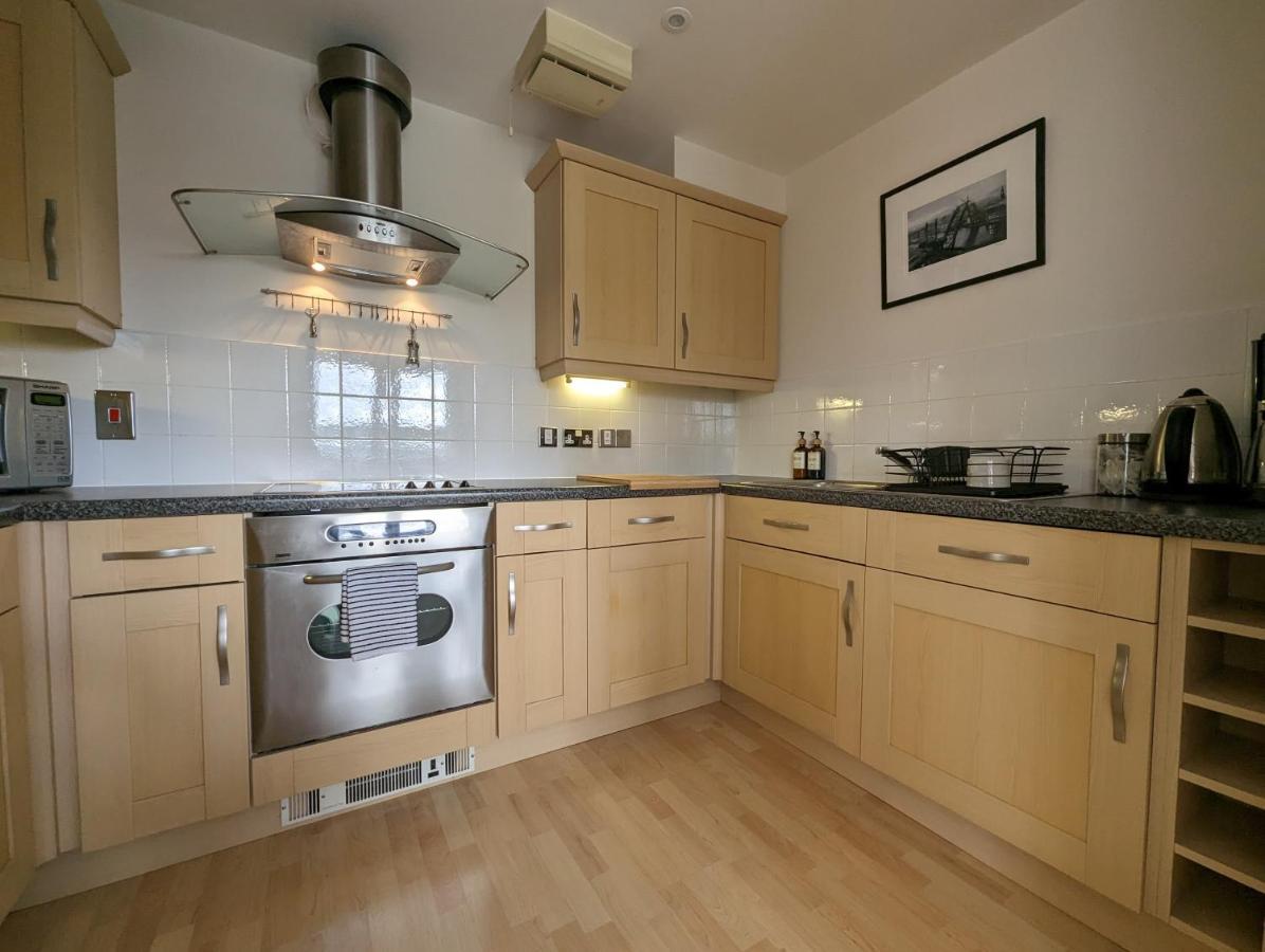Quayside Apartment With Riverside Views & Parking 泰恩河畔纽卡斯尔 外观 照片