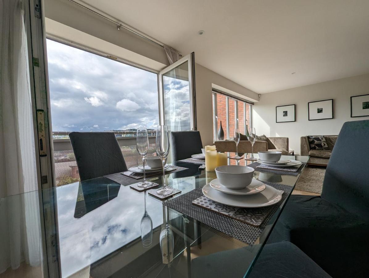 Quayside Apartment With Riverside Views & Parking 泰恩河畔纽卡斯尔 外观 照片